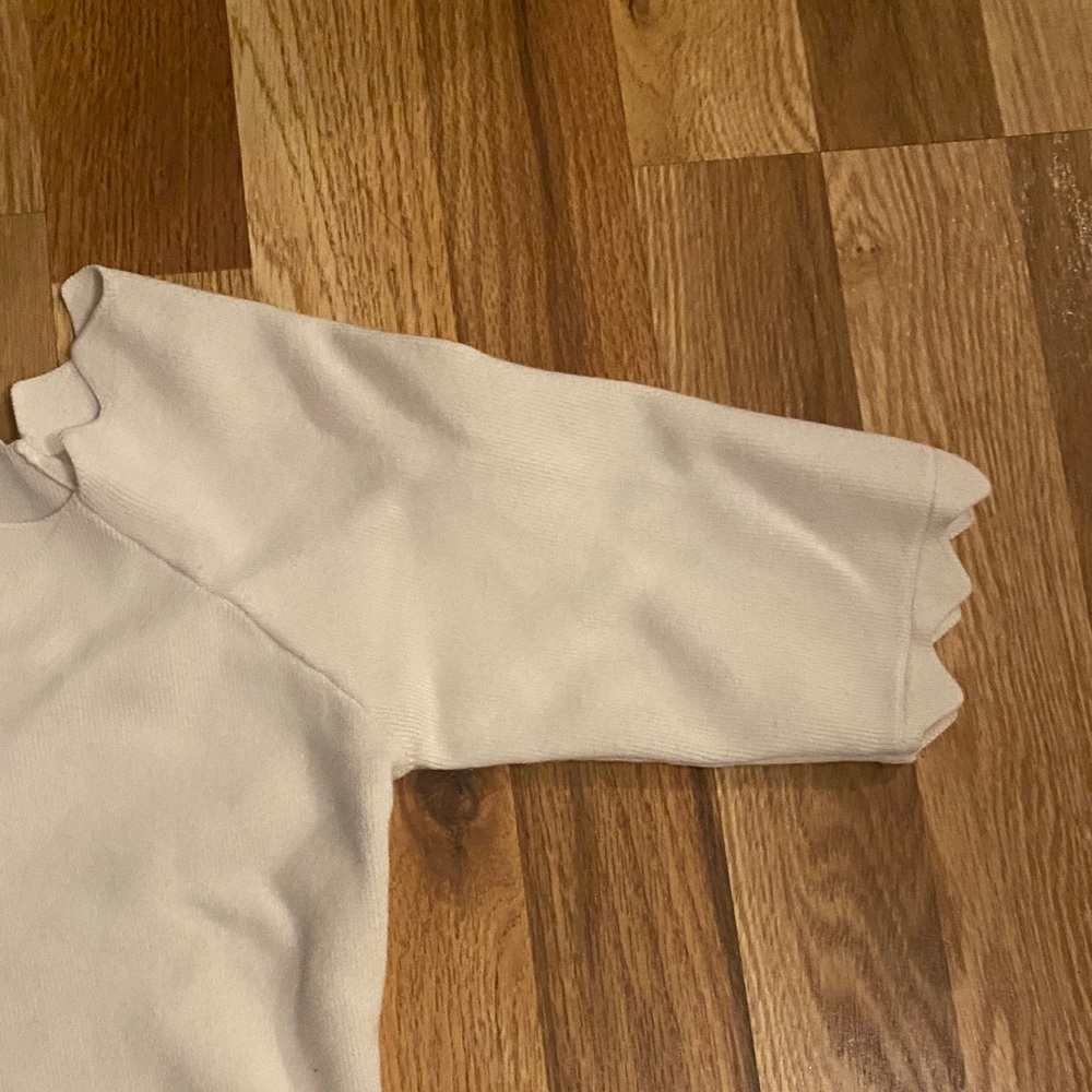 Scalloped Neck Short Sleeve Knit Top - Cream - Picture 4 of 6